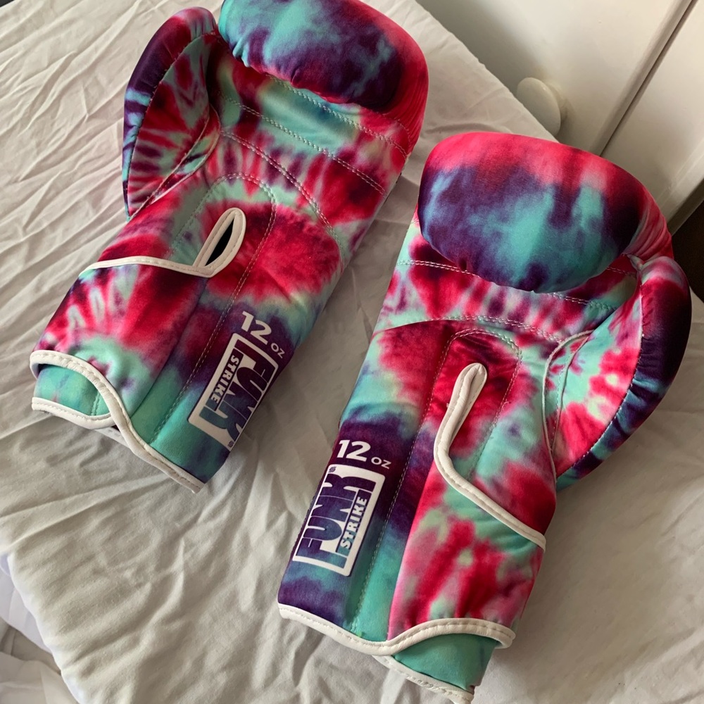 🛑 SOLD🛑 Funk Strike Boxing Gloves 12oz Tie Dye EUC